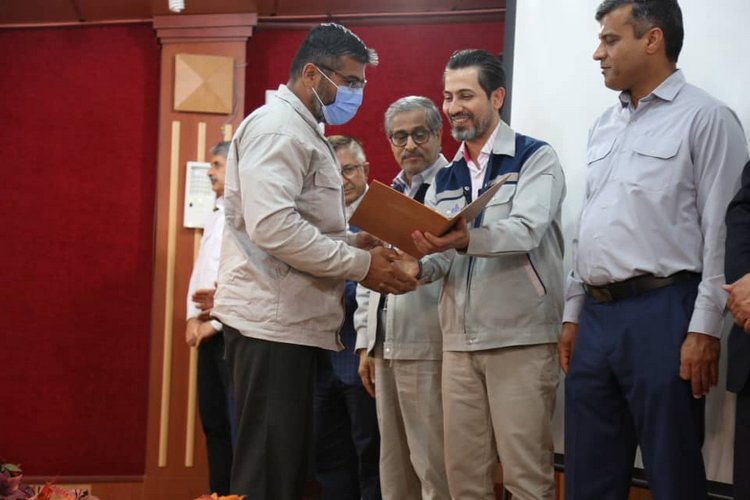 کارگر خارگ 12