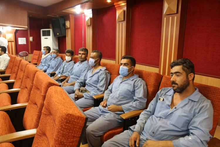 کارگر خارگ 29