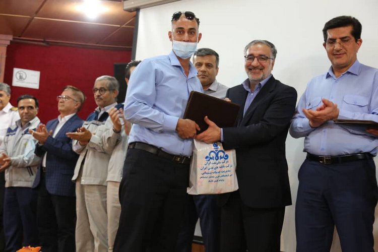 کارگر خارگ 42