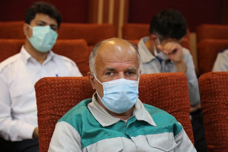 کارگر خارگ 44