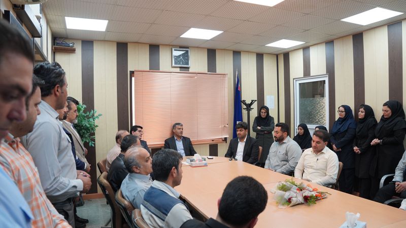 دیدار نوروزی مدیرعامل شرکت پایانه های نفتی ایران با کارکنان+ غریبی 17