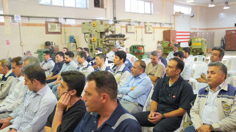 دیدار نوروزی مدیرعامل شرکت پایانه های نفتی ایران با کارکنان+ غریبی 35