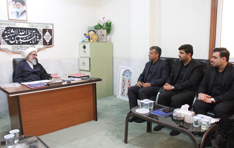 آیت الله صفایی بوشهری نماینده ولی فقیه در استان بوشهر + عباس غریبی، مدیرعامل شرکت پایانه های نفتی ایران 1