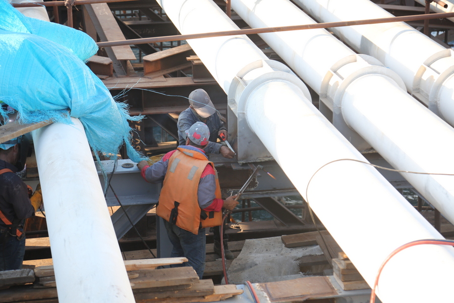 کارگران+ بازدید+ پروژه ها + رییس پایانه نفتی خارگ 8