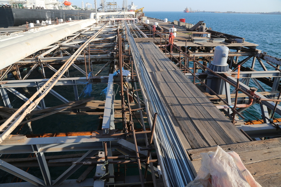 کارگران+ بازدید+ پروژه ها + رییس پایانه نفتی خارگ 10