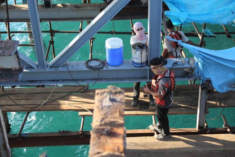 کارگران+ بازدید+ پروژه ها + رییس پایانه نفتی خارگ 12