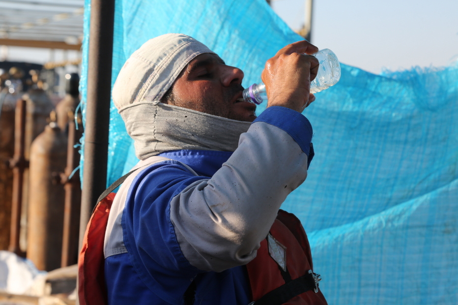 کارگران+ بازدید+ پروژه ها + رییس پایانه نفتی خارگ 14