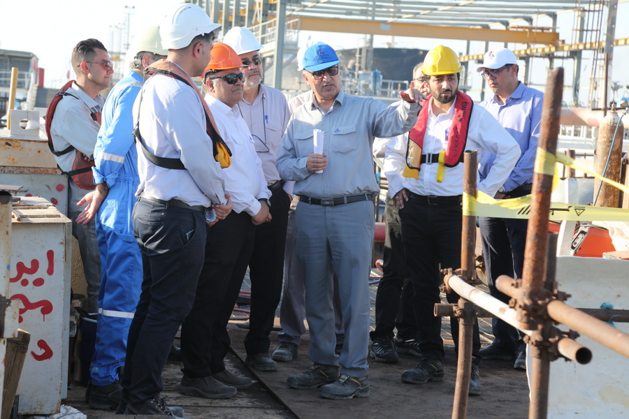 کارگران+ بازدید+ پروژه ها + رییس پایانه نفتی خارگ 17