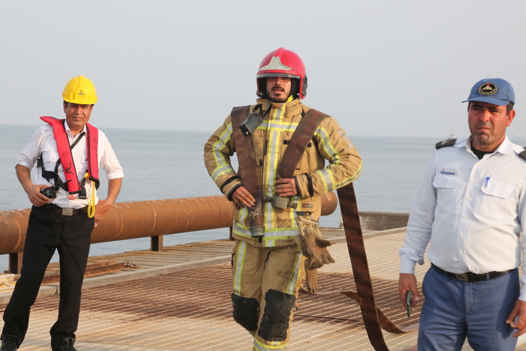 برگزاری مانور امداد و نجات +پایانه نفتی  خارگ  13