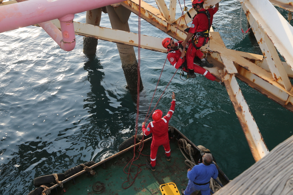 برگزاری مانور امداد و نجات +پایانه نفتی  خارگ  22