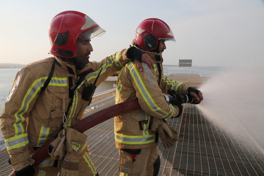 برگزاری مانور امداد و نجات +پایانه نفتی  خارگ  32