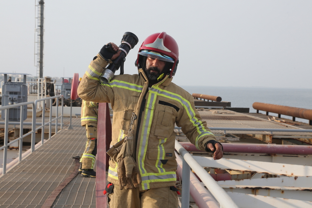 برگزاری مانور امداد و نجات +پایانه نفتی  خارگ  35