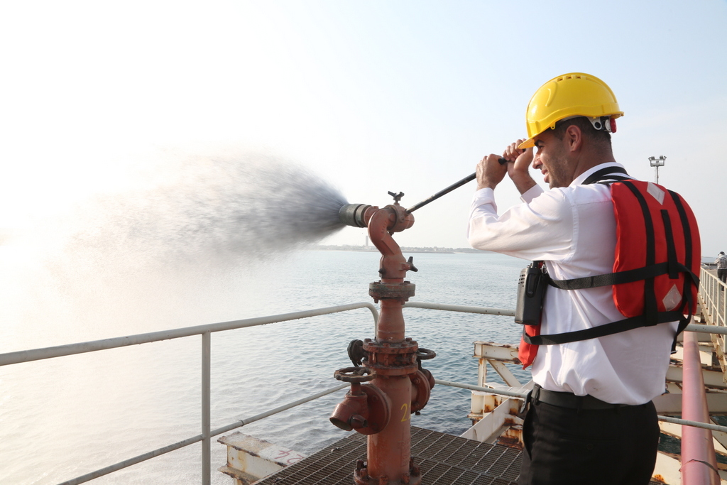 برگزاری مانور امداد و نجات +پایانه نفتی  خارگ  42