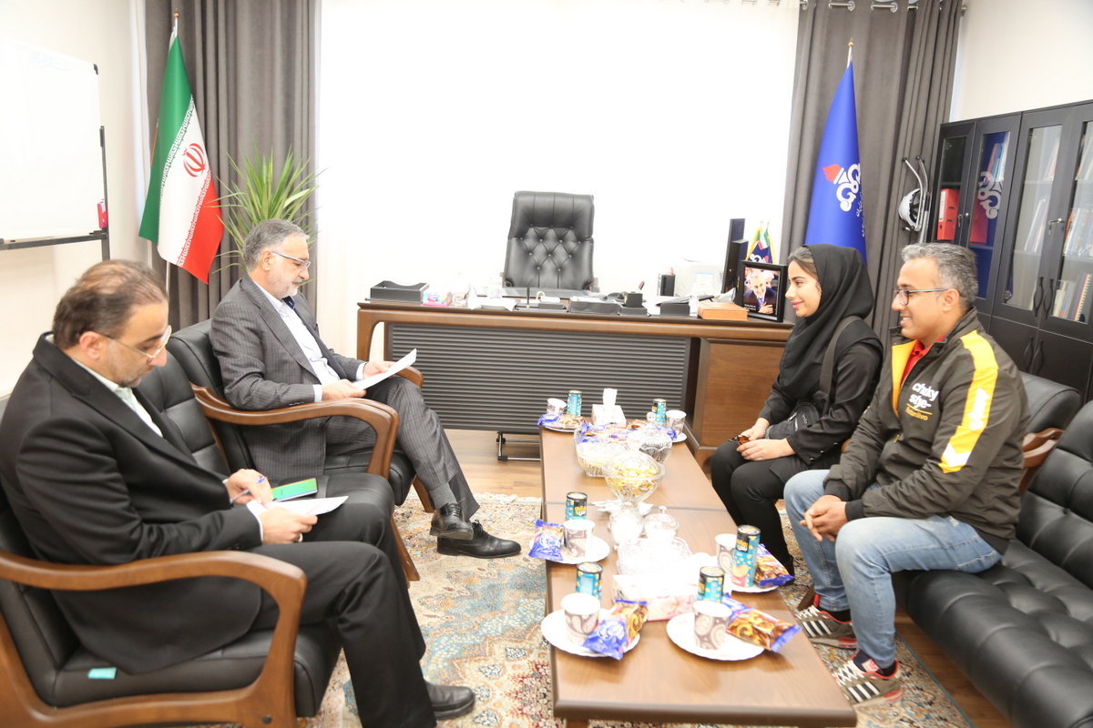 دیدار مدیرعامل شرکت پایانه‌های نفتی ایران با کارکنان و ساکنان جزیره خارگ 9