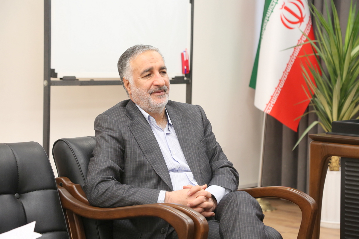 مدیرعامل شرکت پایانه‌های نفتی ایران+ رئیس آموزش و پرورش جزیره خارگ 4