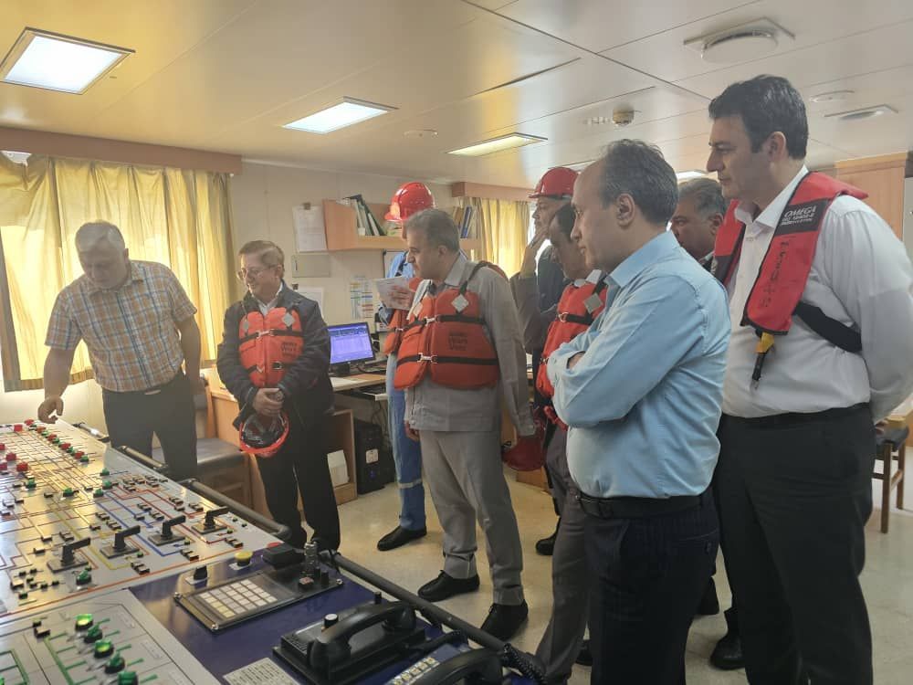 معاون امور بین الملل و بازرگانی وزیر نفت + سید علی محمد موسوی+ عباس اسدروز + پایانه های نفتی ایران 2