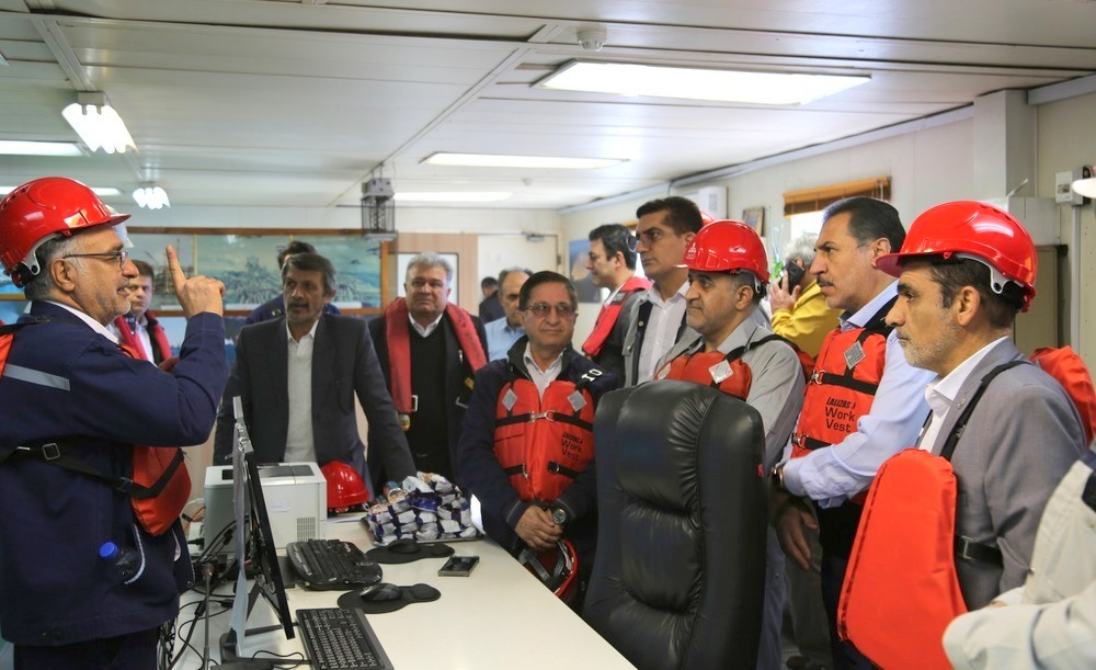 معاون امور بین الملل و بازرگانی وزیر نفت + سید علی محمد موسوی+ عباس اسدروز + پایانه های نفتی ایران 14