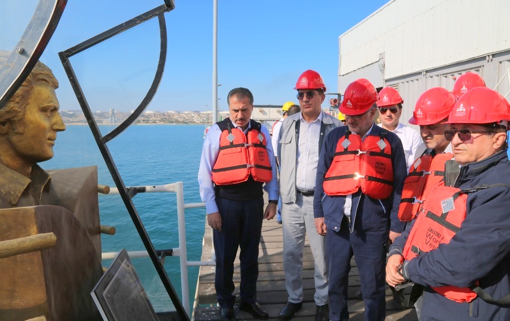 معاون امور بین الملل و بازرگانی وزیر نفت + سید علی محمد موسوی+ عباس اسدروز + پایانه های نفتی ایران 15