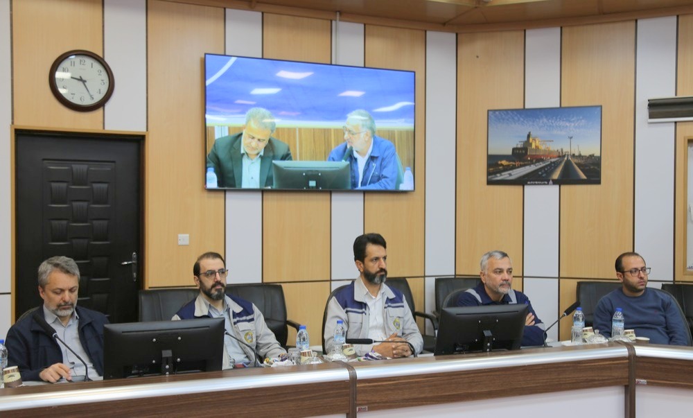 معاون امور بین الملل و بازرگانی وزیر نفت + سید علی محمد موسوی+ عباس اسدروز + پایانه های نفتی ایران 29