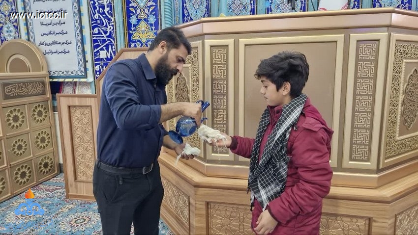 غبارروبی و عطرافشانی مسجد ولی‌عصر (عج) پایانه نفتی خارگ به مناسبت حلول ماه مبارک رمضان 2