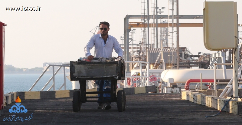 کارگران+ پایانه های نفتی ایران 60