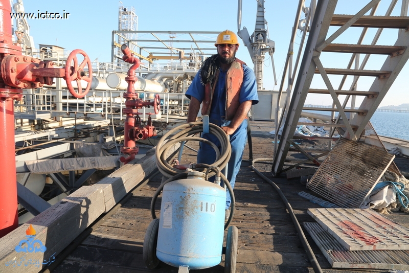 کارگران+ پایانه های نفتی ایران 70