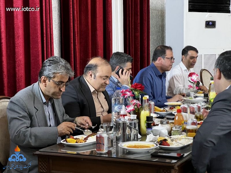 گرامیداشت مقام معلم در خارگ؛ تجلیل از فرهنگیان با ابتکار شرکت پایانه‌های نفتی ایران 5