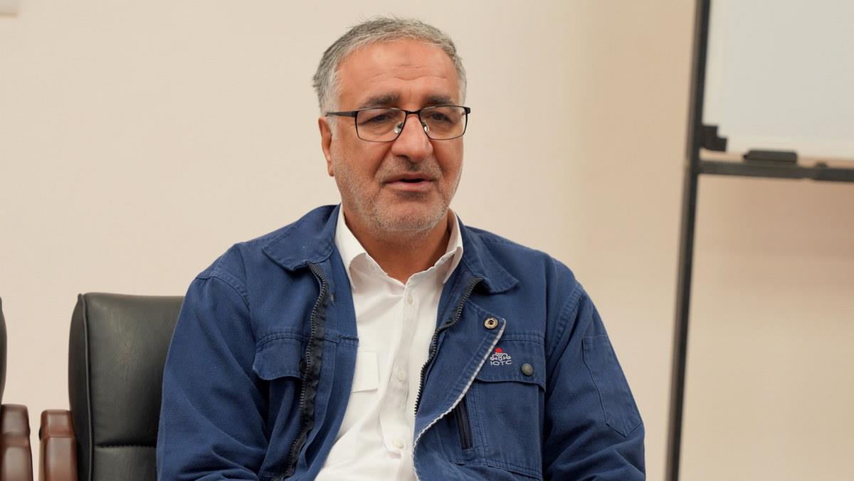 نشست مشترک عباس اسدروز+ مدیرعامل شرکت پایانه‌های نفتی ایران+ نگهدار حسین‌پور+ بخشدار ویژه خارگ 2