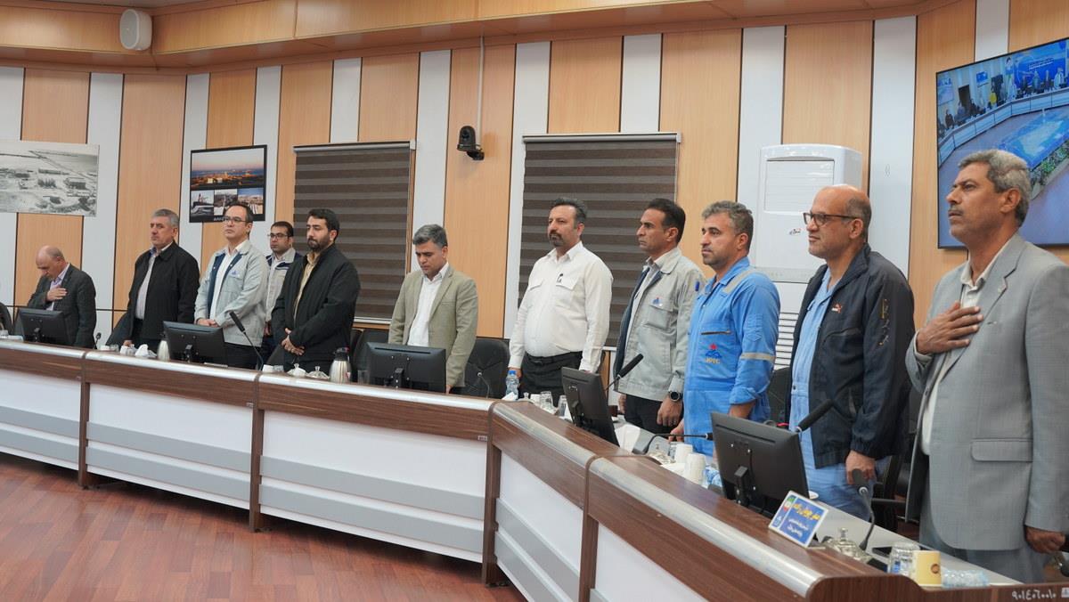 نشست + مدیرکل HSE وزارت نفت + مدیر HSE پدافند غیرعامل و مدیریت بحران شرکت ملی نفت ایران+جزیره خارگ+شهرام احمدی + علیرضا نجومی