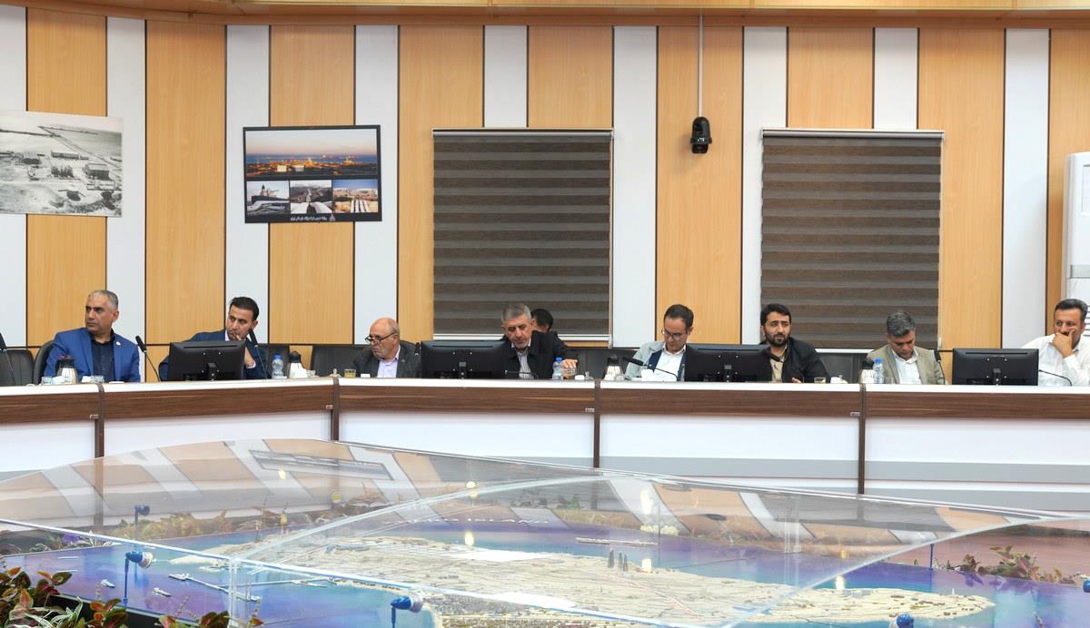 نشست + مدیرکل HSE وزارت نفت + مدیر HSE پدافند غیرعامل و مدیریت بحران شرکت ملی نفت ایران+جزیره خارگ+شهرام احمدی + علیرضا نجومی 23