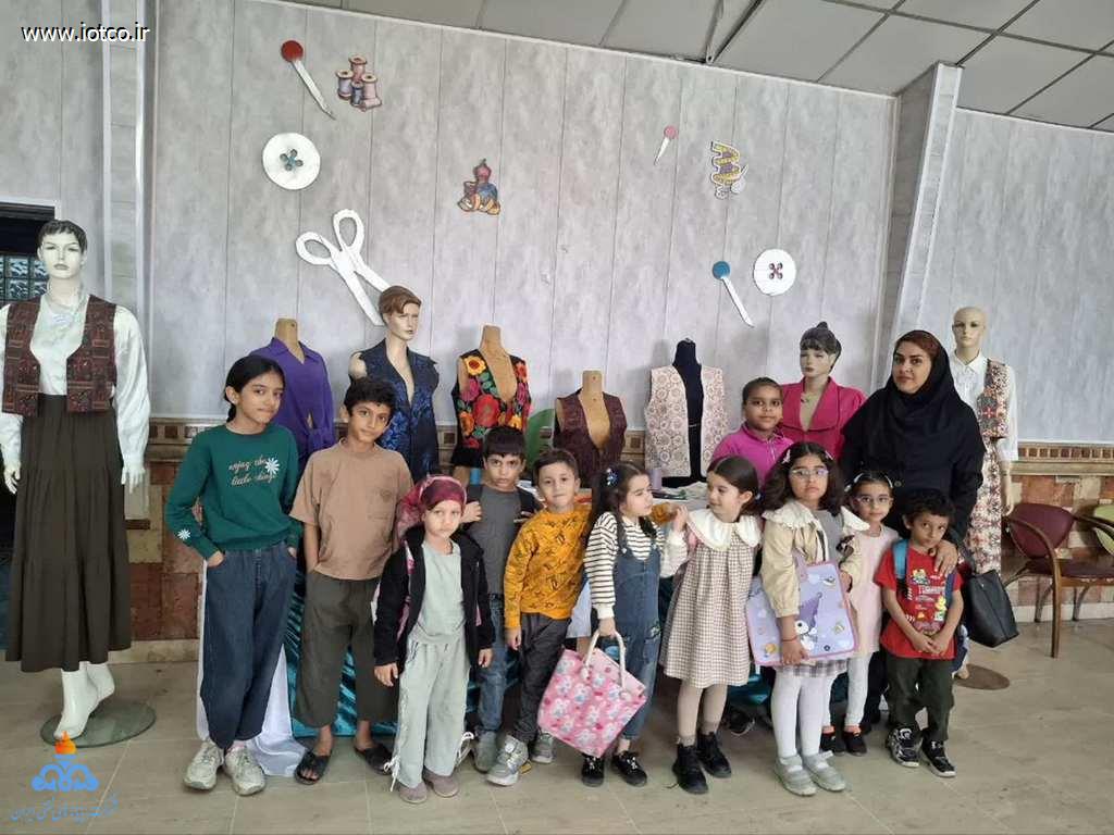 نمایشگاه آثار دوخت و هنر خیاطی در پایانه نفتی خارگ 1