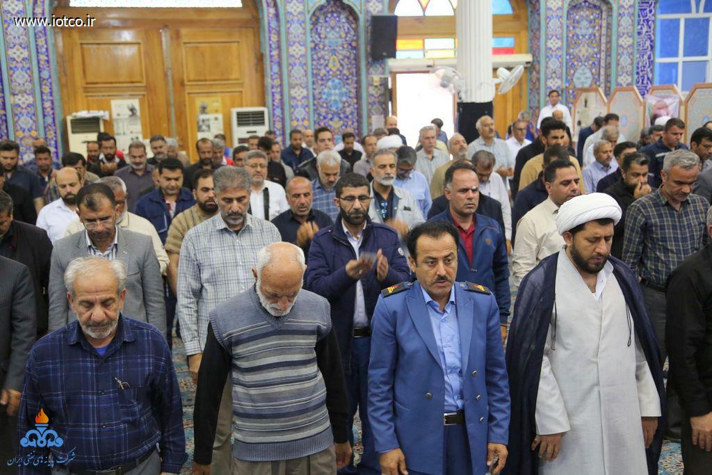 نماز با شکوه عیدسعید فطر در جزیره خارگ  38