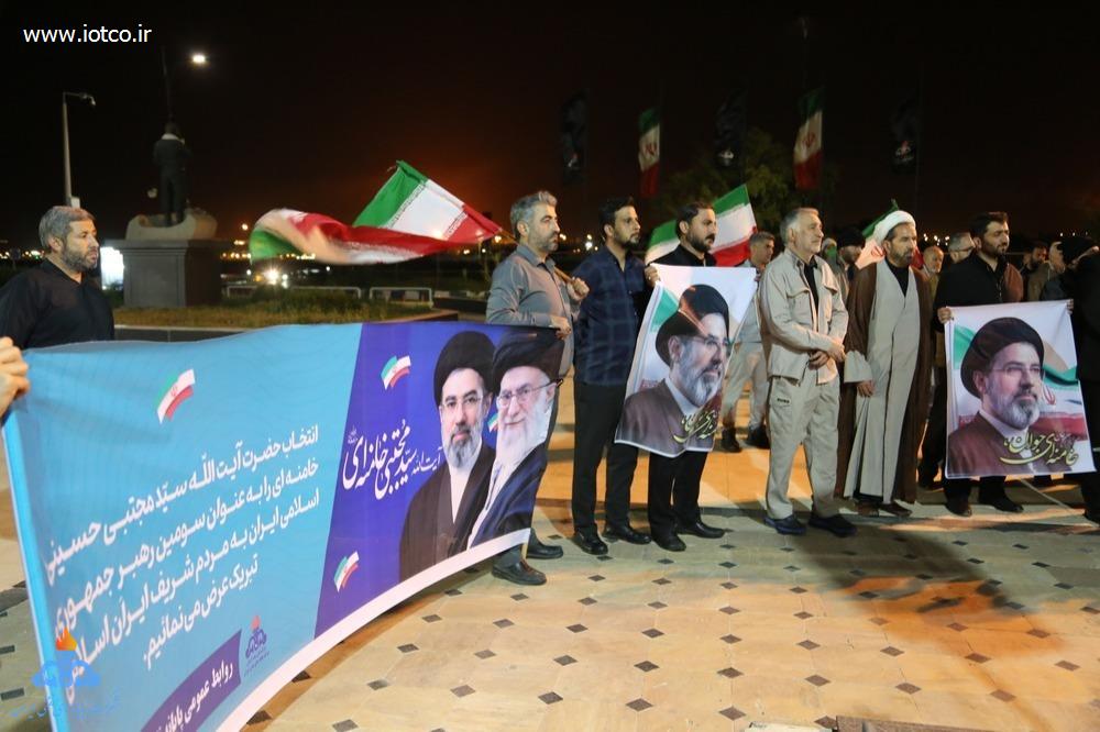 بیعت مردم و مسئولین جزیره خارگ با رهبری حضرت آیت‌الله العظمی سید مجتبی حسینی خامنه‌ای 15