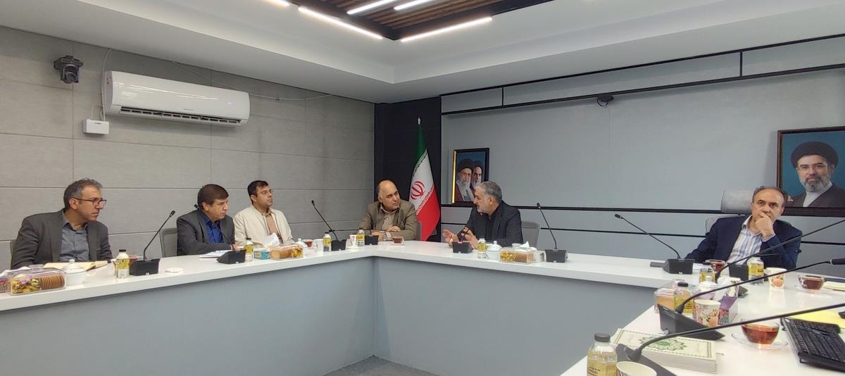 HSE+ عباس اسدروز، مدیرعامل شرکت پایانه‌های نفتی ایران، شهرام احمدی، مدیرکل بهداشت، ایمنی و محیط زیست وزارت نفت +علیرضا نجومی، مدیر بهداشت، ایمنی، محیط زیست، پدافند غیرعامل و مدیریت بحران شرکت ملی نفت ایران 14