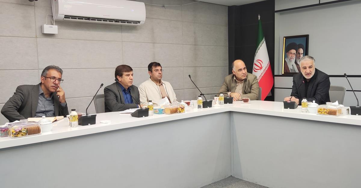 HSE+ عباس اسدروز، مدیرعامل شرکت پایانه‌های نفتی ایران، شهرام احمدی، مدیرکل بهداشت، ایمنی و محیط زیست وزارت نفت +علیرضا نجومی، مدیر بهداشت، ایمنی، محیط زیست، پدافند غیرعامل و مدیریت بحران شرکت ملی نفت ایران 12