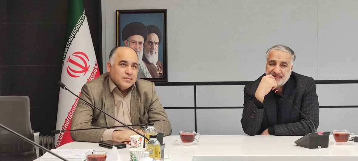 HSE+ عباس اسدروز، مدیرعامل شرکت پایانه‌های نفتی ایران، شهرام احمدی، مدیرکل بهداشت، ایمنی و محیط زیست وزارت نفت +علیرضا نجومی، مدیر بهداشت، ایمنی، محیط زیست، پدافند غیرعامل و مدیریت بحران شرکت ملی نفت ایران 11