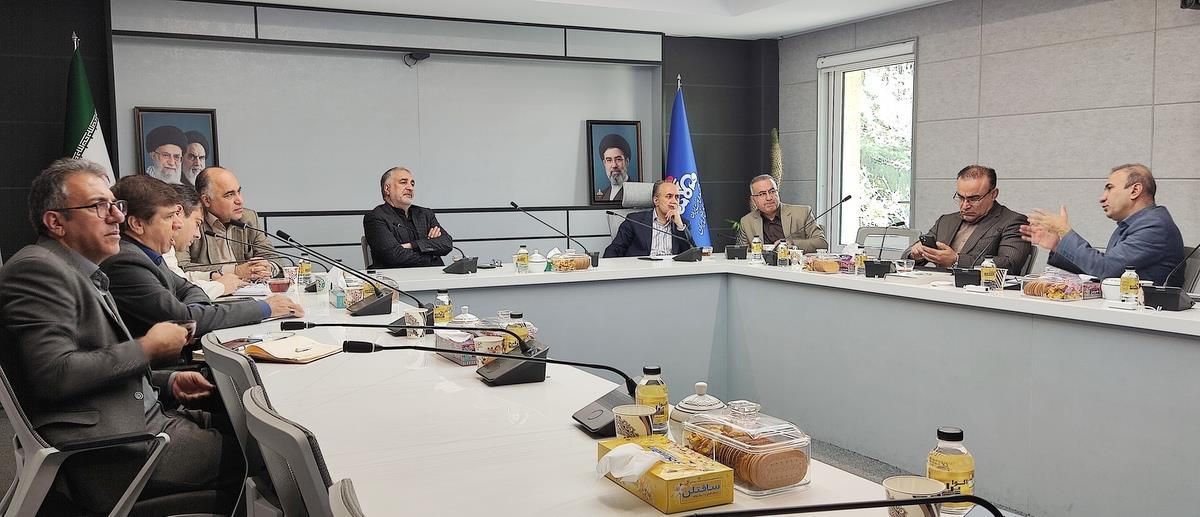 HSE+ عباس اسدروز، مدیرعامل شرکت پایانه‌های نفتی ایران، شهرام احمدی، مدیرکل بهداشت، ایمنی و محیط زیست وزارت نفت +علیرضا نجومی، مدیر بهداشت، ایمنی، محیط زیست، پدافند غیرعامل و مدیریت بحران شرکت ملی نفت ایران 9
