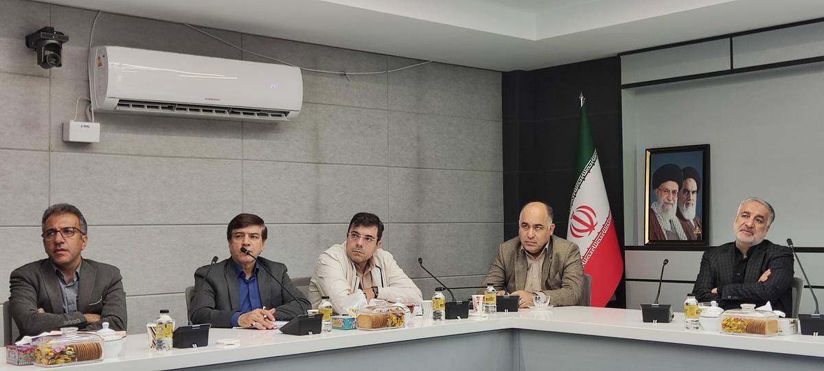 HSE+ عباس اسدروز، مدیرعامل شرکت پایانه‌های نفتی ایران، شهرام احمدی، مدیرکل بهداشت، ایمنی و محیط زیست وزارت نفت +علیرضا نجومی، مدیر بهداشت، ایمنی، محیط زیست، پدافند غیرعامل و مدیریت بحران شرکت ملی نفت ایران 8