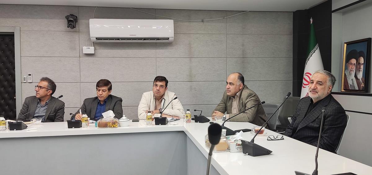 HSE+ عباس اسدروز، مدیرعامل شرکت پایانه‌های نفتی ایران، شهرام احمدی، مدیرکل بهداشت، ایمنی و محیط زیست وزارت نفت +علیرضا نجومی، مدیر بهداشت، ایمنی، محیط زیست، پدافند غیرعامل و مدیریت بحران شرکت ملی نفت ایران 5