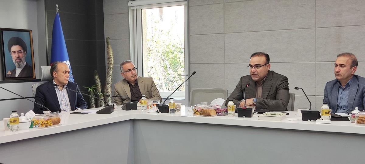 HSE+ عباس اسدروز، مدیرعامل شرکت پایانه‌های نفتی ایران، شهرام احمدی، مدیرکل بهداشت، ایمنی و محیط زیست وزارت نفت +علیرضا نجومی، مدیر بهداشت، ایمنی، محیط زیست، پدافند غیرعامل و مدیریت بحران شرکت ملی نفت ایران 4