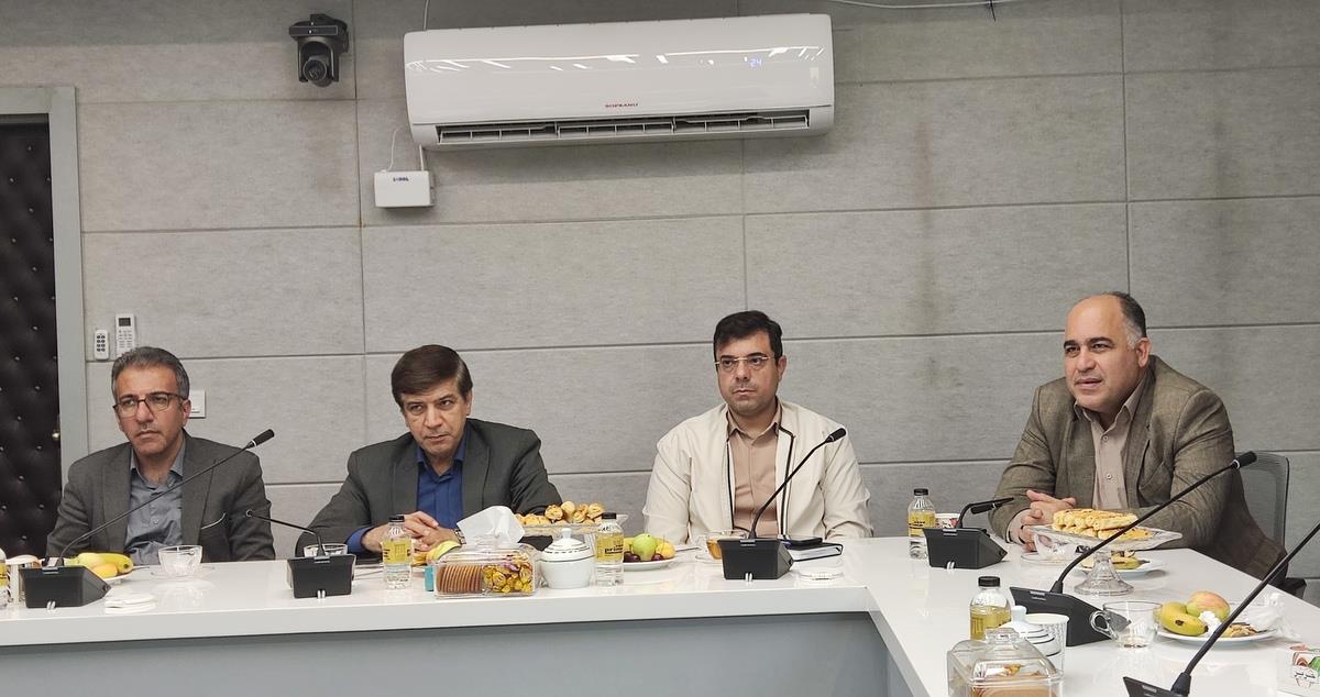 HSE+ عباس اسدروز، مدیرعامل شرکت پایانه‌های نفتی ایران، شهرام احمدی، مدیرکل بهداشت، ایمنی و محیط زیست وزارت نفت +علیرضا نجومی، مدیر بهداشت، ایمنی، محیط زیست، پدافند غیرعامل و مدیریت بحران شرکت ملی نفت ایران 3