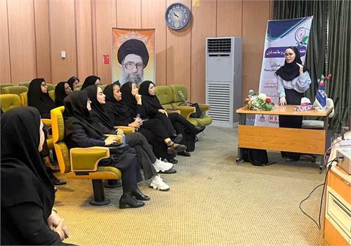 کارگاه آموزشی غربالگری و تشخیص زودهنگام سرطان سینه در جزیره خارگ برگزار شد