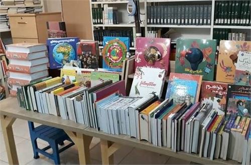 اهدای ۱۶۱ جلد کتاب به دبیرستان شهید موسوی در شهرستان گناوه