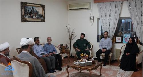 دیدار با خانواده شهید عبدالعزیز نساج به مناسبت هفته دولت در خارگ