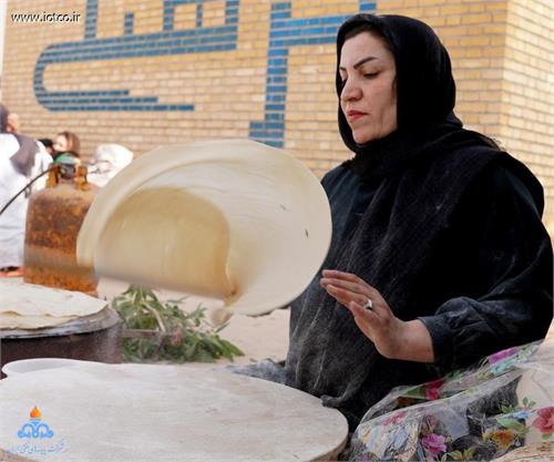 جشنواره نان محلی و نمایشگاه آثار هنری در دهه فجر جزیره خارگ برگزار شد