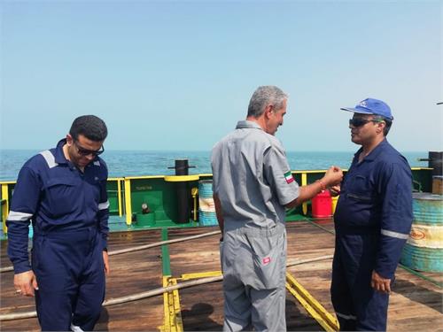 بررسی روند پیشرفت عملیات تعمیر خطوط جریانی انتقال نفت گناوه به خارگ