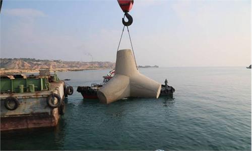 موج شکن حوضچه آرامش قایق های عملیاتی در پایانه نفتی خارگ نوسازی شد