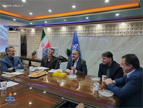 تجلیل از خدمات پرویز بیات در مراسم بازنشستگی با حضور مدیرعامل شرکت پایانه‌های نفتی ایران