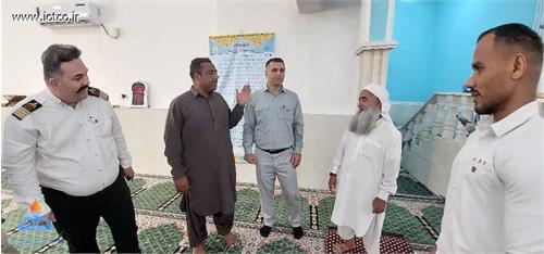 دیدار صمیمی کارکنان پایانه نفتی جاسک با امام جمعه اهل سنت روستای مغ قنبر