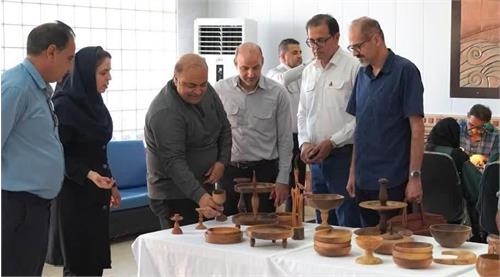 نمایشگاه منبت و پیکرتراشی در پایانه نفتی خارگ گشایش یافت